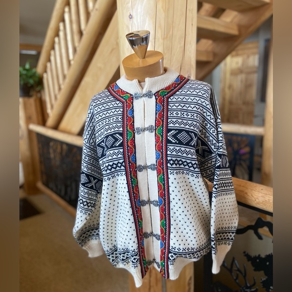 Norway Fair Isle Nordic Wool Zip Clasp CardiganSmall however it is very roomy. - Picture 1 of 6